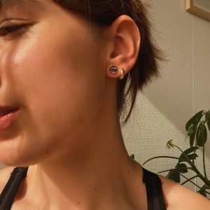 Runda örhängen med EKG i silverton